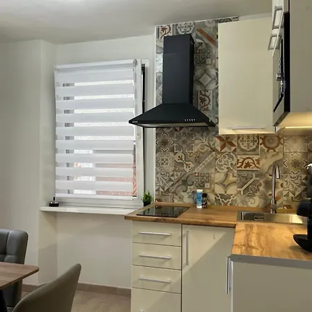 Timco With Balcony And Air-conditioner Apartment Torno